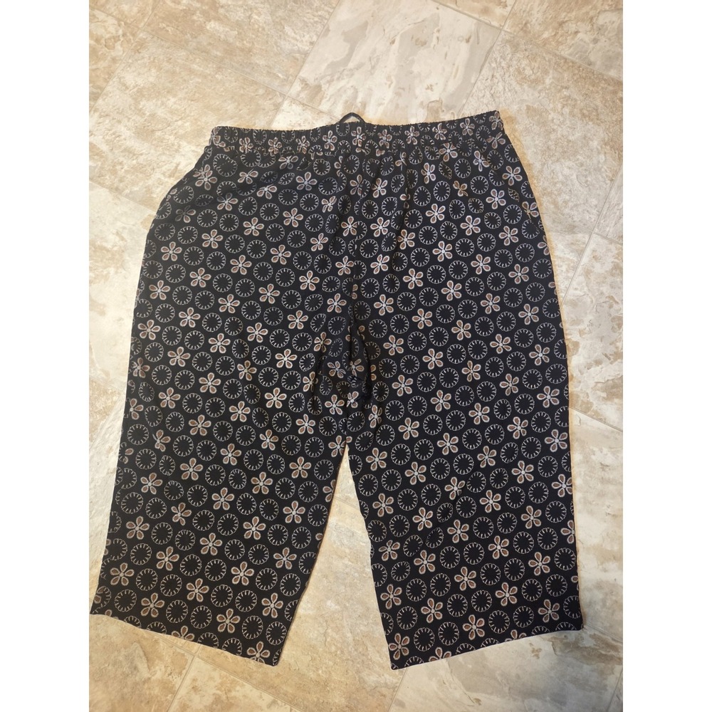 New York Clothing Co Black Floral Medallion Ceopped Pants Plus Size 3x - Picture 4 of 4